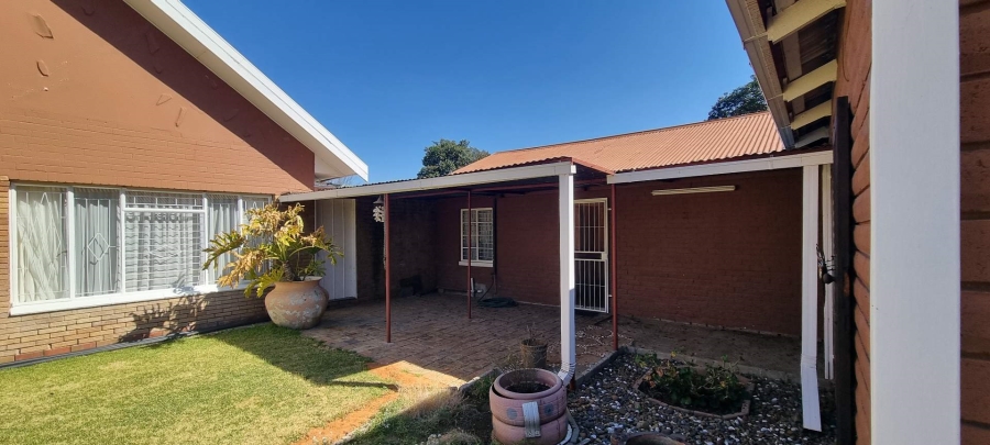 6 Bedroom Property for Sale in Roodewal Free State
